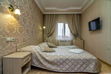 Фото номера Номер комфорт улучшенный с 1 двуспальной кроватью Гостиница George Hotel г. Краснодар 11