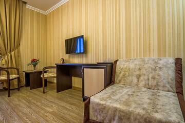 Фото номера Номер полулюкс с 1 двуспальной кроватью Гостиница George Hotel г. Краснодар 10
