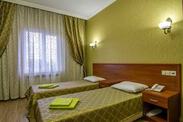 Фото номера Номер комфорт с 2 односпальными кроватями Гостиница George Hotel г. Краснодар 11