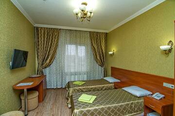 Фото номера Номер комфорт с 2 односпальными кроватями Гостиница George Hotel г. Краснодар 2