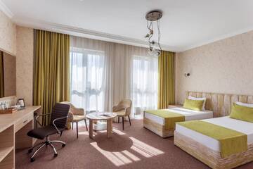 Фото номера Двухместный номер с 1 кроватью и балконом Гостиница Мартон Palace  г. Краснодар 3