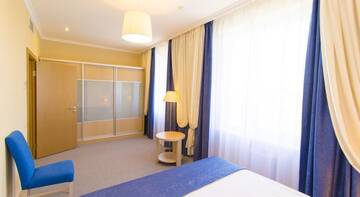 Фото номера АПАРТАМЕНТЫ С КУХНЕЙ И БАЛКОНОМ (40 М2) Апарт-отель Muller Bach г. Краснодар 8