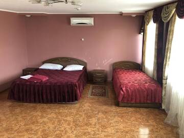 Фото номера Трехместный номер Гостиница Planeta Hotel г. Краснодар 9
