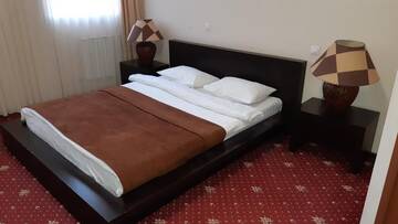 Фото номера  Улучшенный двухместный номер с 1 кроватью Гостиница Maldini 1899 Boutique Hotel г. Краснодар 2