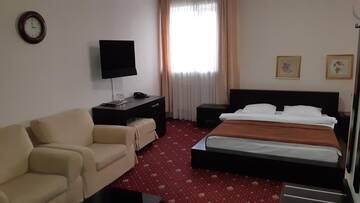Фото номера Семейный номер Гостиница Maldini 1899 Boutique Hotel г. Краснодар 3