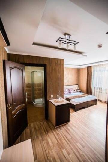 Фото номера Двухместный номер с 1 кроватью или 2 отдельными кроватями и балконом Гостиница Арт Отель г. Краснодар 7