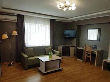 Фото номера Люкс с балконом Гостиница Арт Отель г. Краснодар 2
